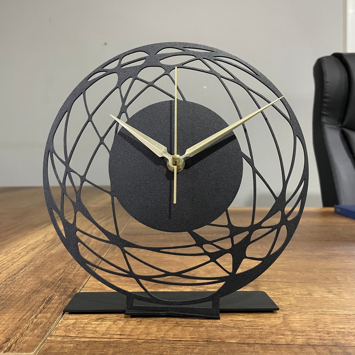 Abstract Artistic Tabletop Clock With Intricate Design - BrossHome Metal Wall Art
