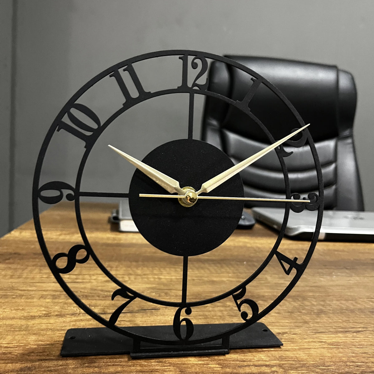 Minimalist Tabletop Clock With Metal Frame - BrossHome Metal Wall Art