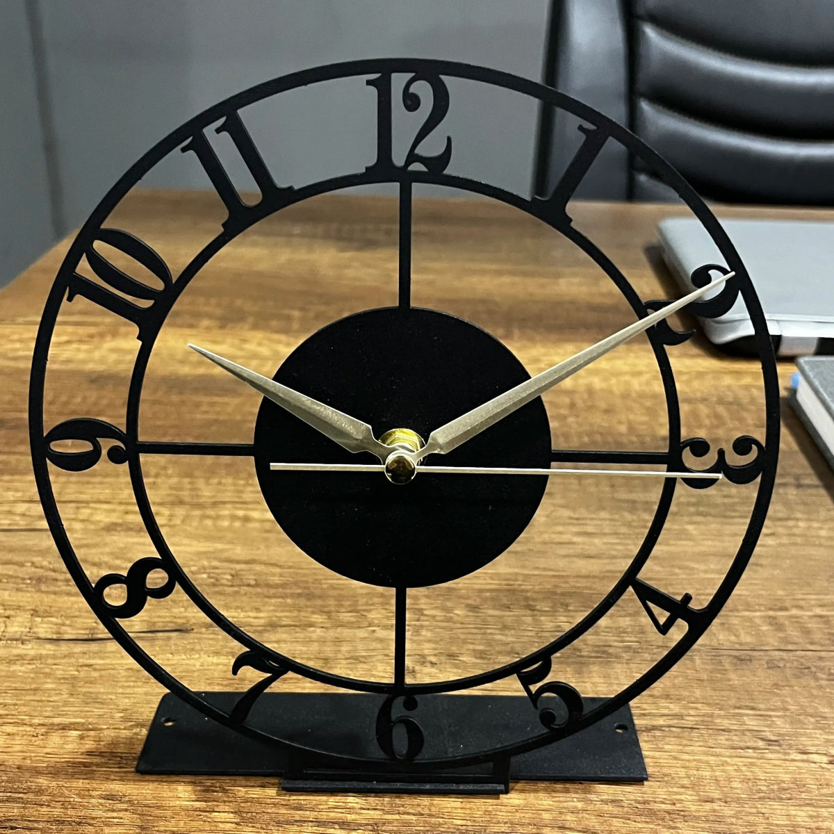 Minimalist Tabletop Clock With Metal Frame - BrossHome Metal Wall Art