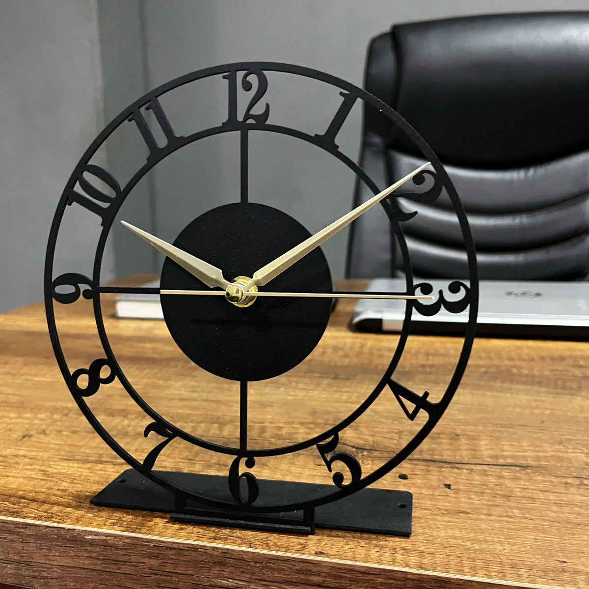 Minimalist Tabletop Clock With Metal Frame - BrossHome Metal Wall Art
