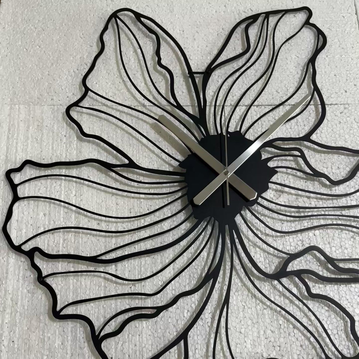 FLOWER SHAPED METAL WALL CLOCK